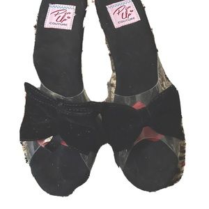 Pinup couture never worn velvet bow and rose heel! So unique size 8